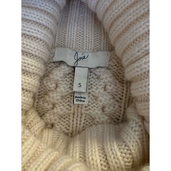 Joie Viviam Cable Knit Fringe Turtleneck Sweater
Size Small - Picture 5 of 6